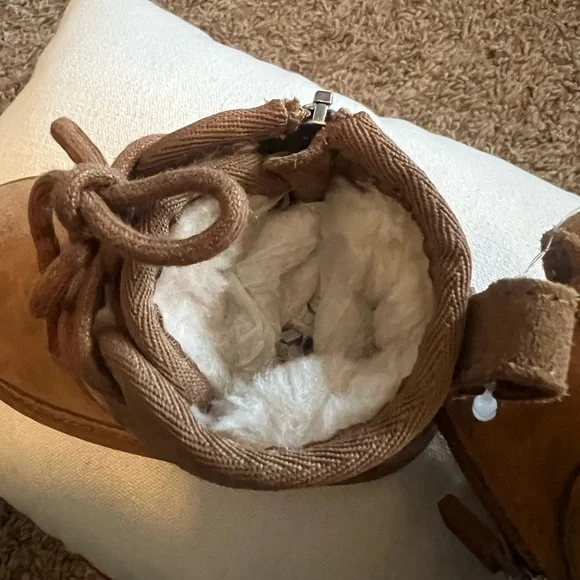 UGG Brown Boots with Soft Suede Material and Ankle Height - Picture 9 of 9